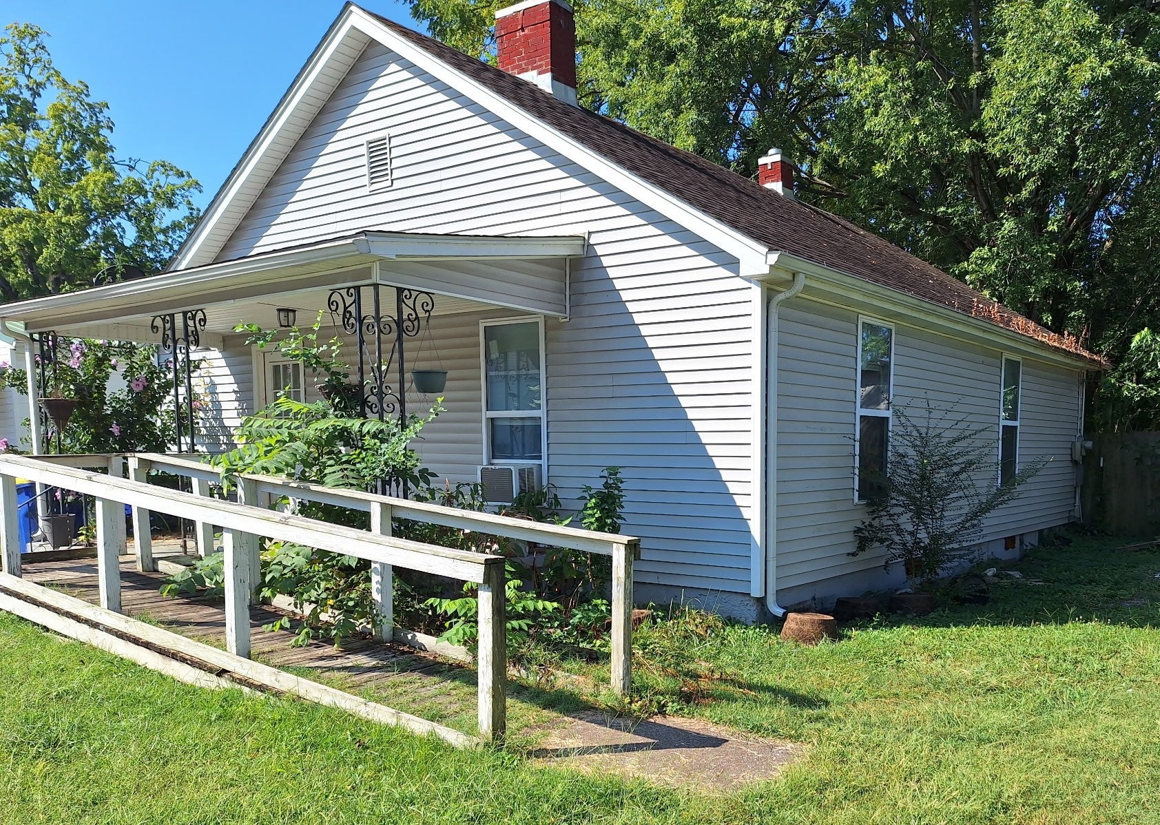 301 N Breathitt St