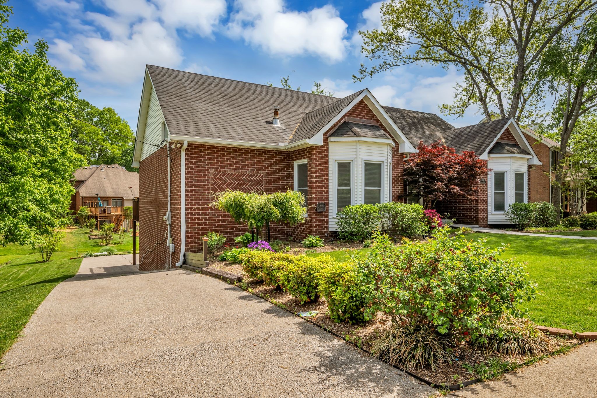 6904 Collinswood Dr E