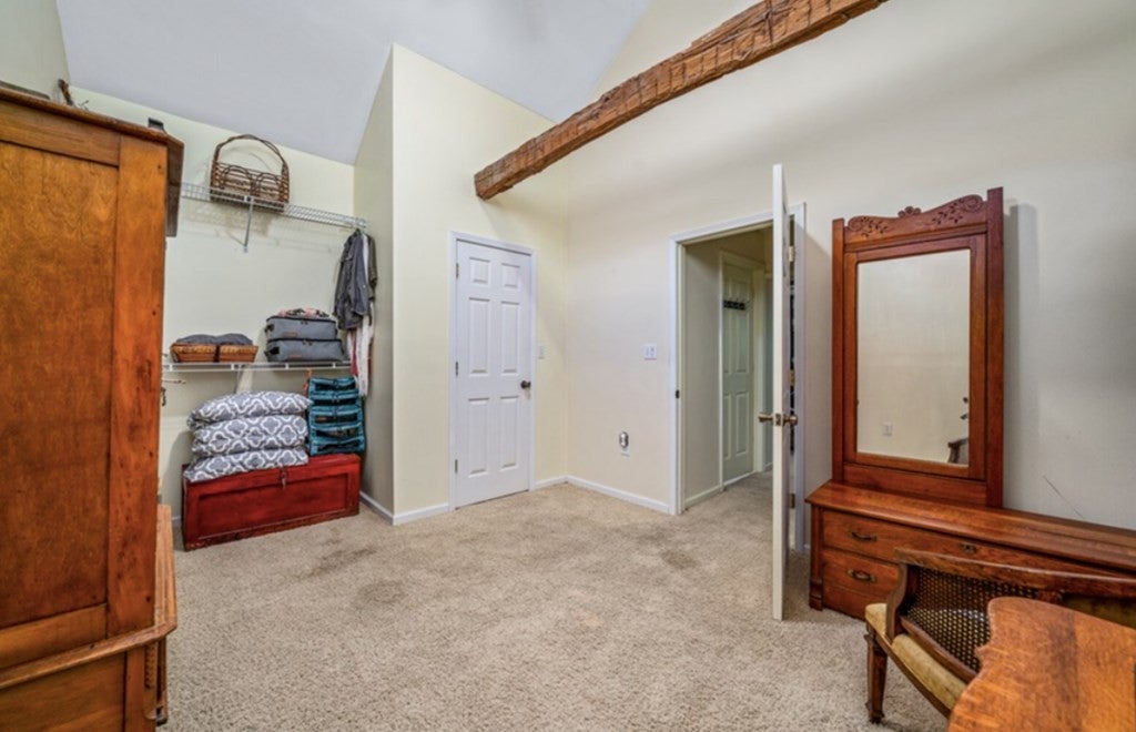210 Kingwood Dr