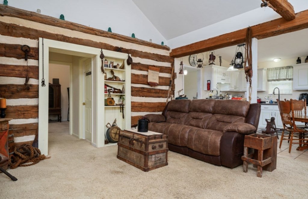 210 Kingwood Dr