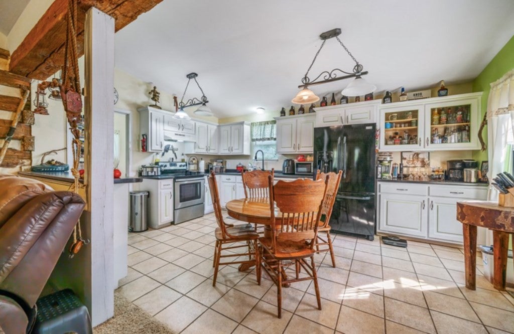 210 Kingwood Dr