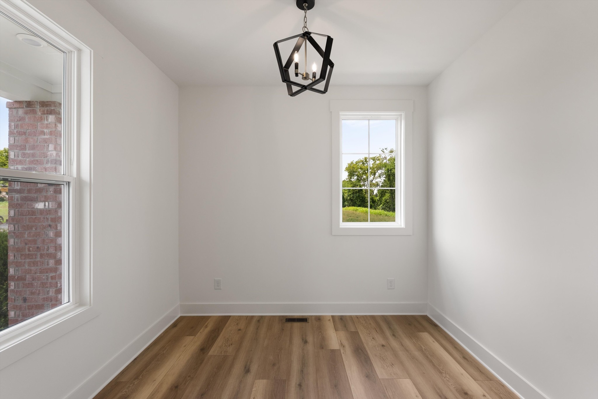 1301 Alderwood Pass