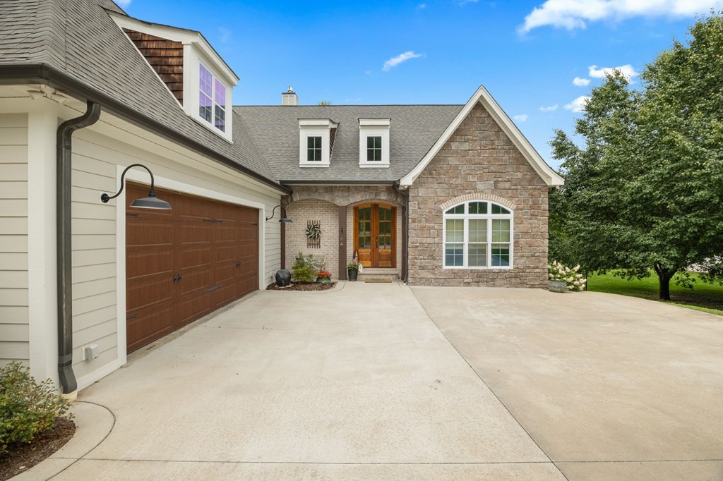 1671 Golf Ln