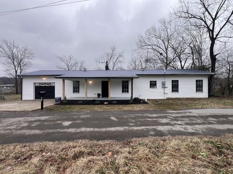 203 E Duffle St Waverly TN 37185