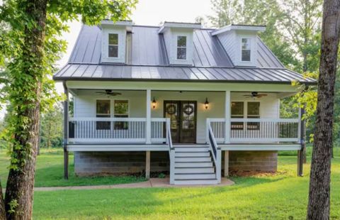 3425 Toms Creek Rd Linden TN 37096