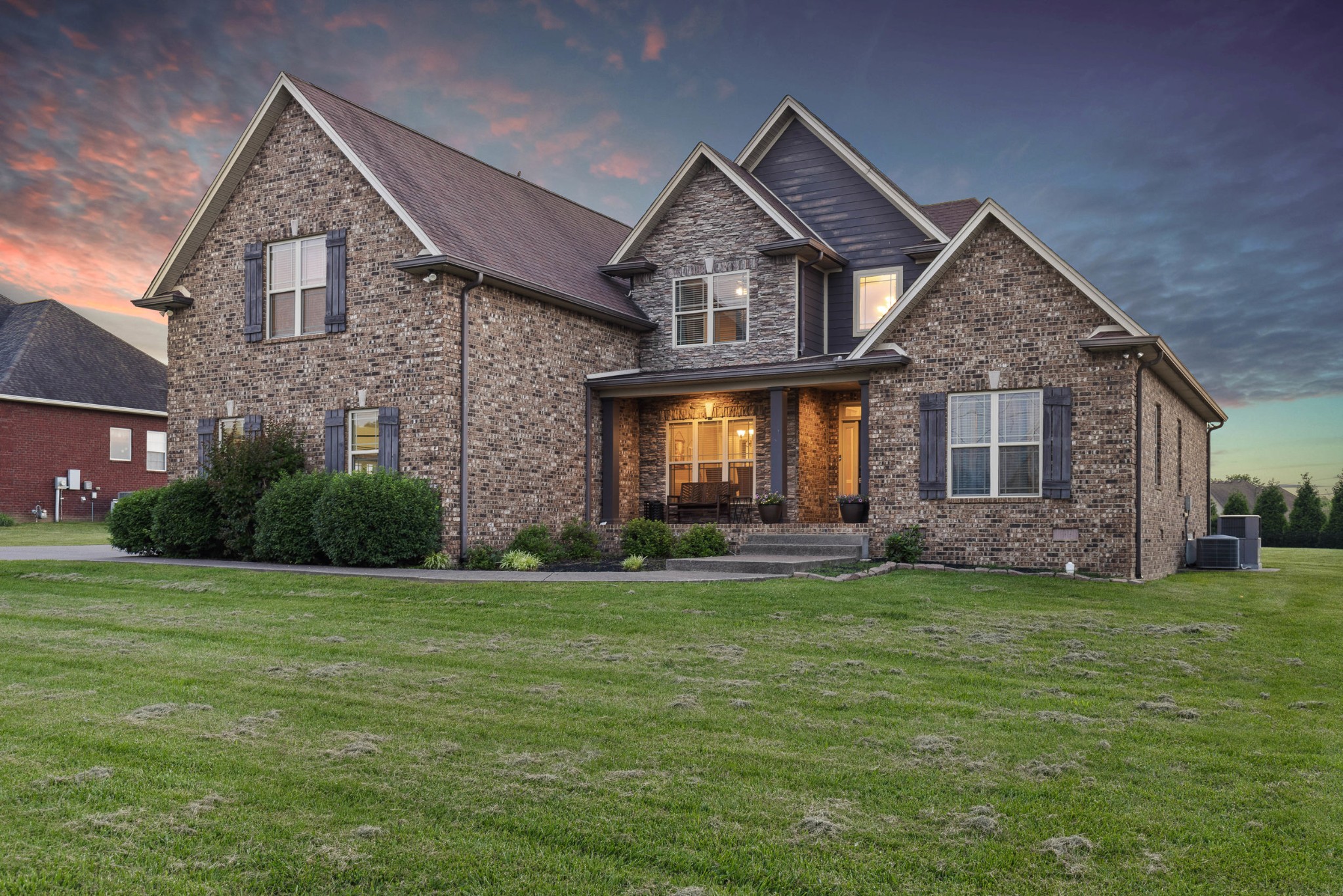 2222 London Ln