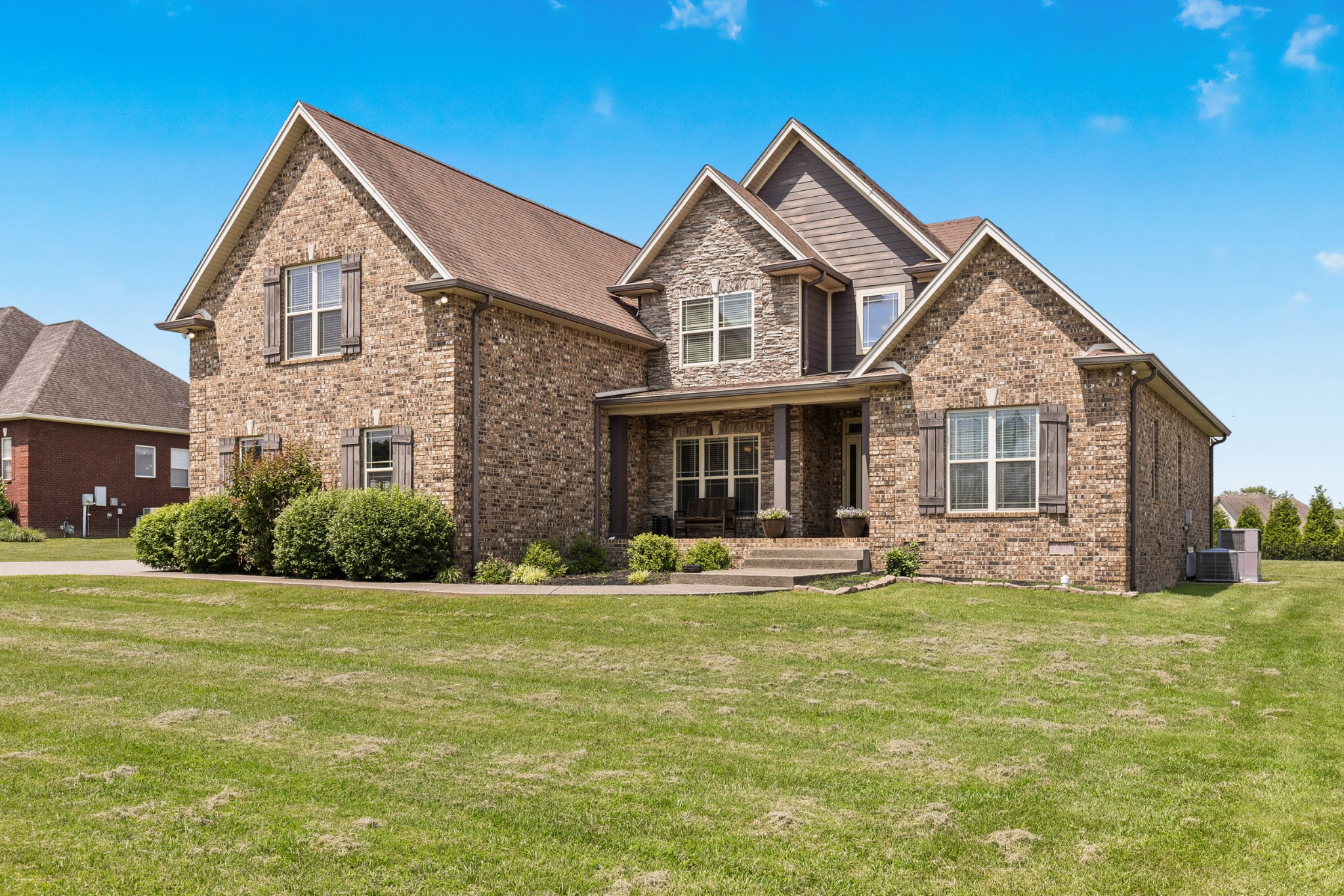2222 London Ln