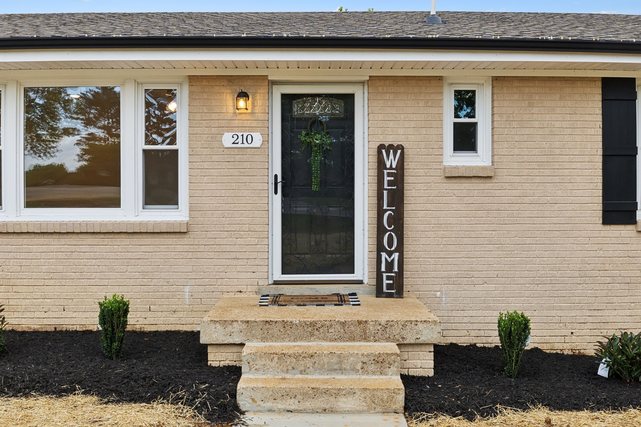 210 W Meadow Dr