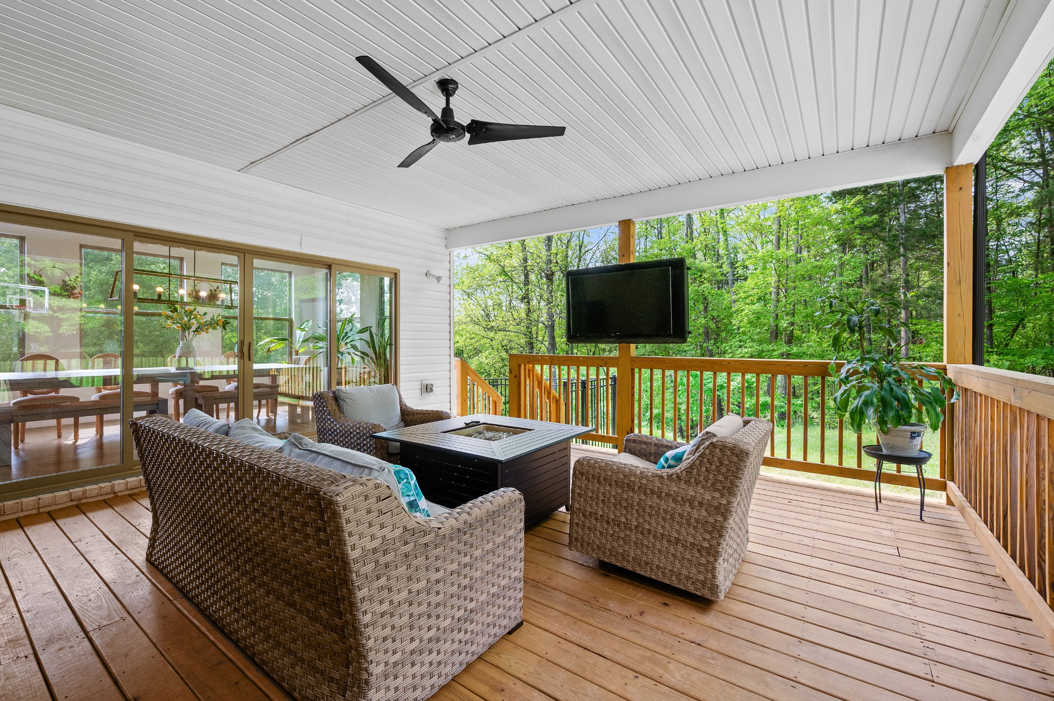 823 Saddle Ridge Dr