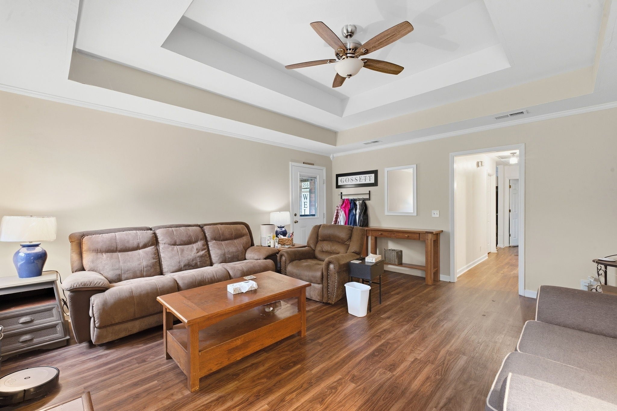 216 Hillside Ct