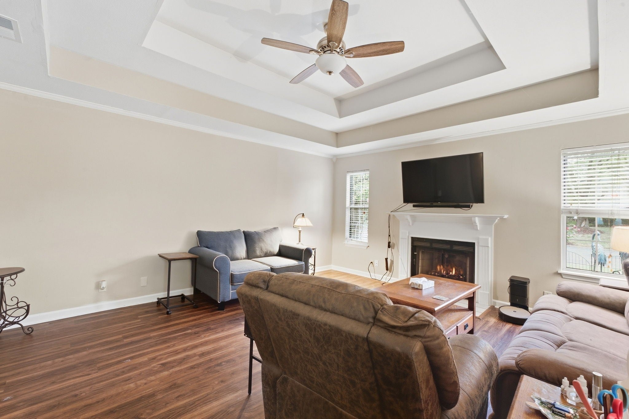 216 Hillside Ct