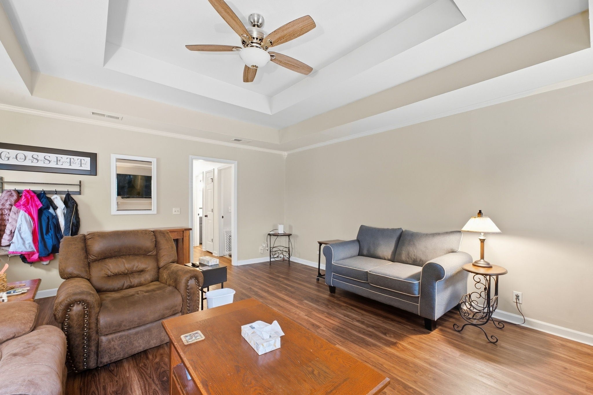 216 Hillside Ct