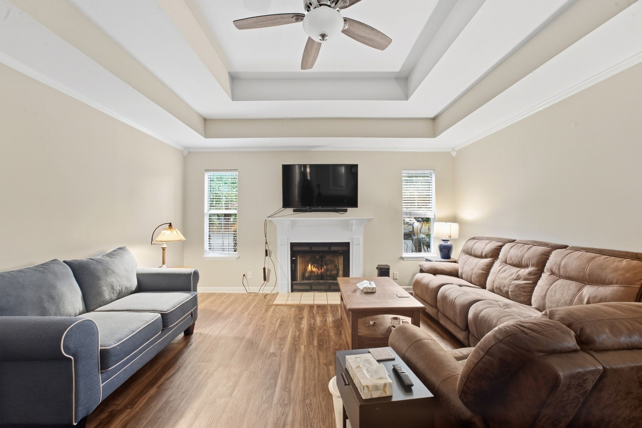 216 Hillside Ct