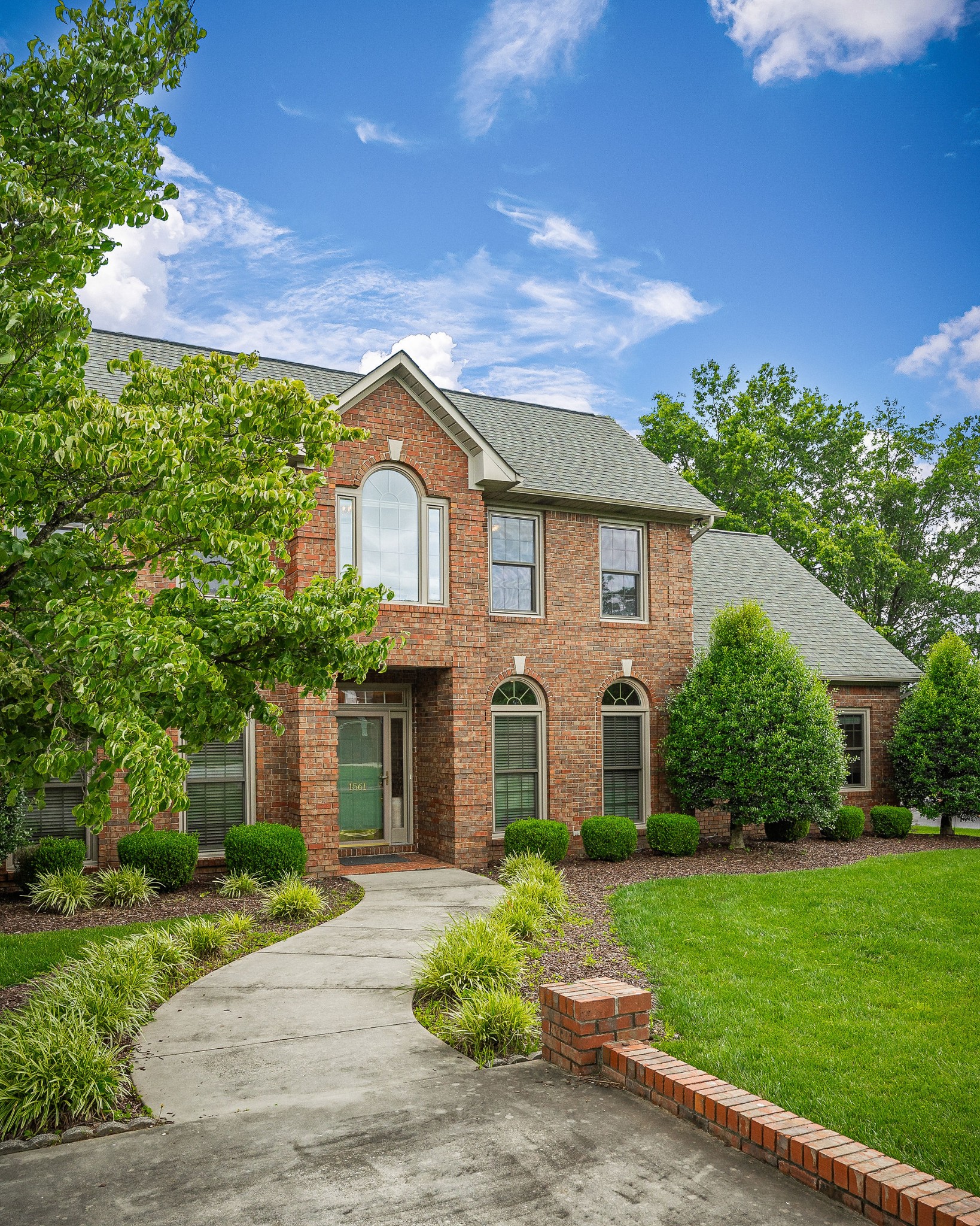 1561 Country Club Pl
