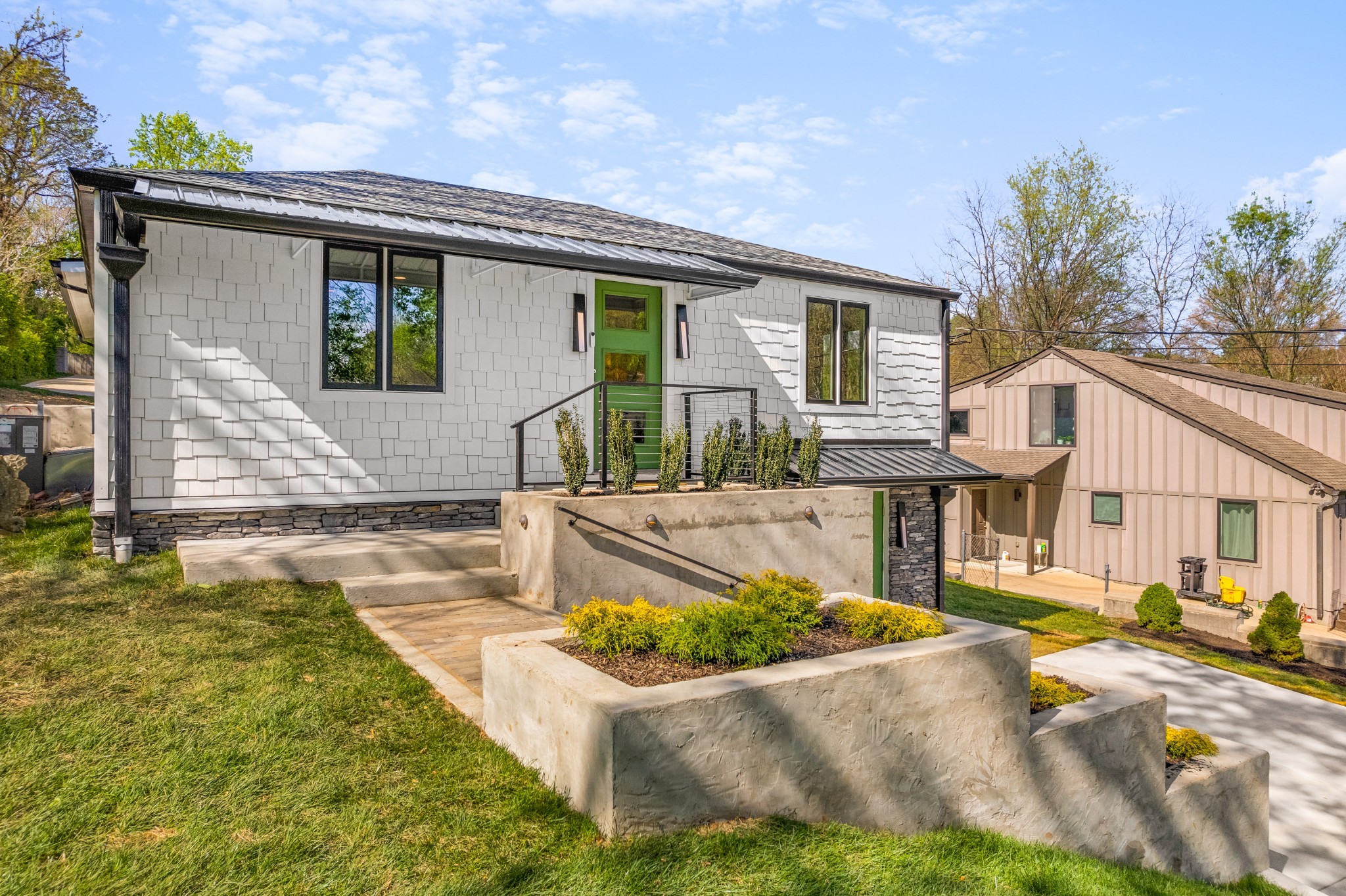 2013 Hackberry Ln
