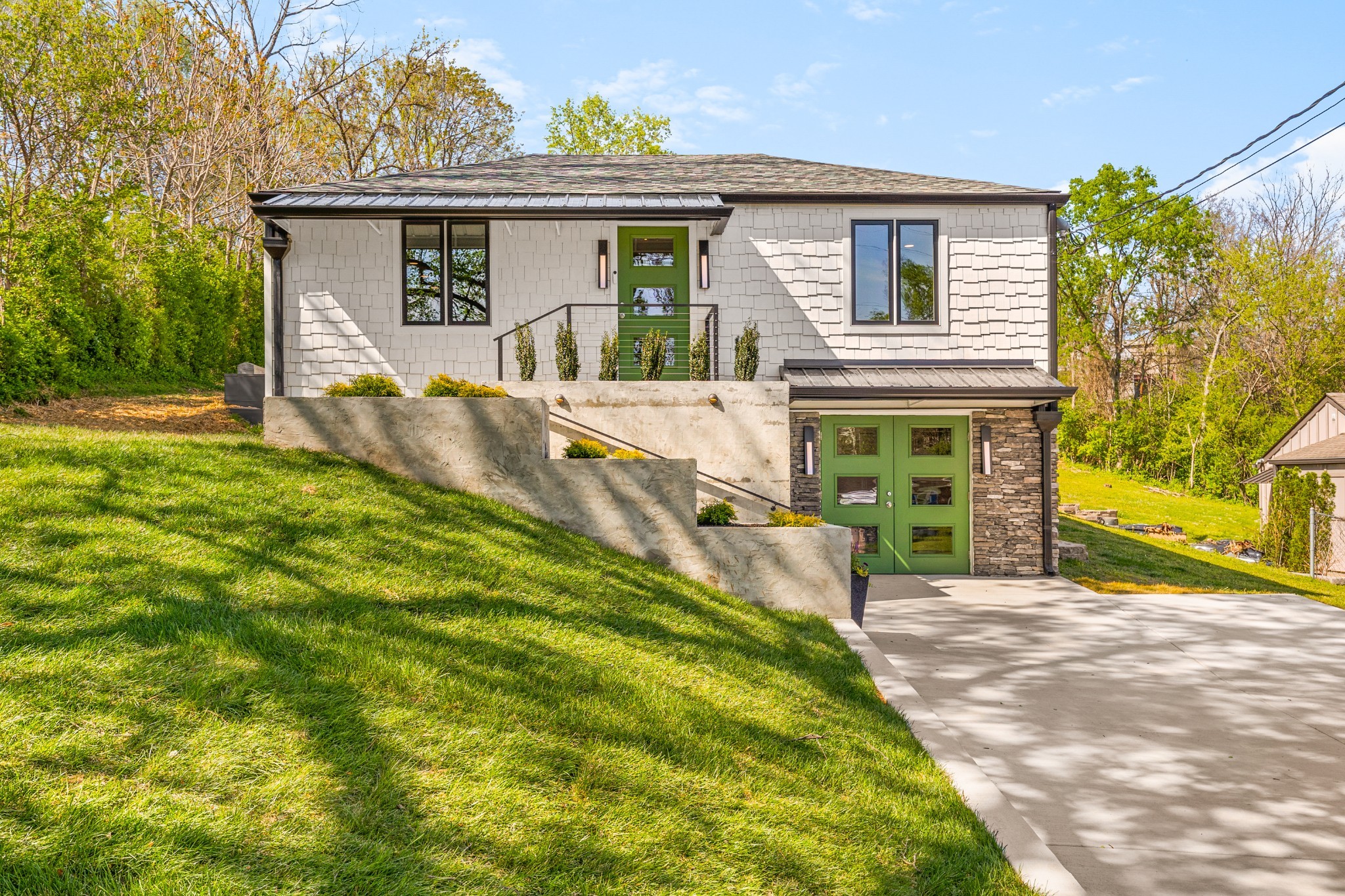 2013 Hackberry Ln