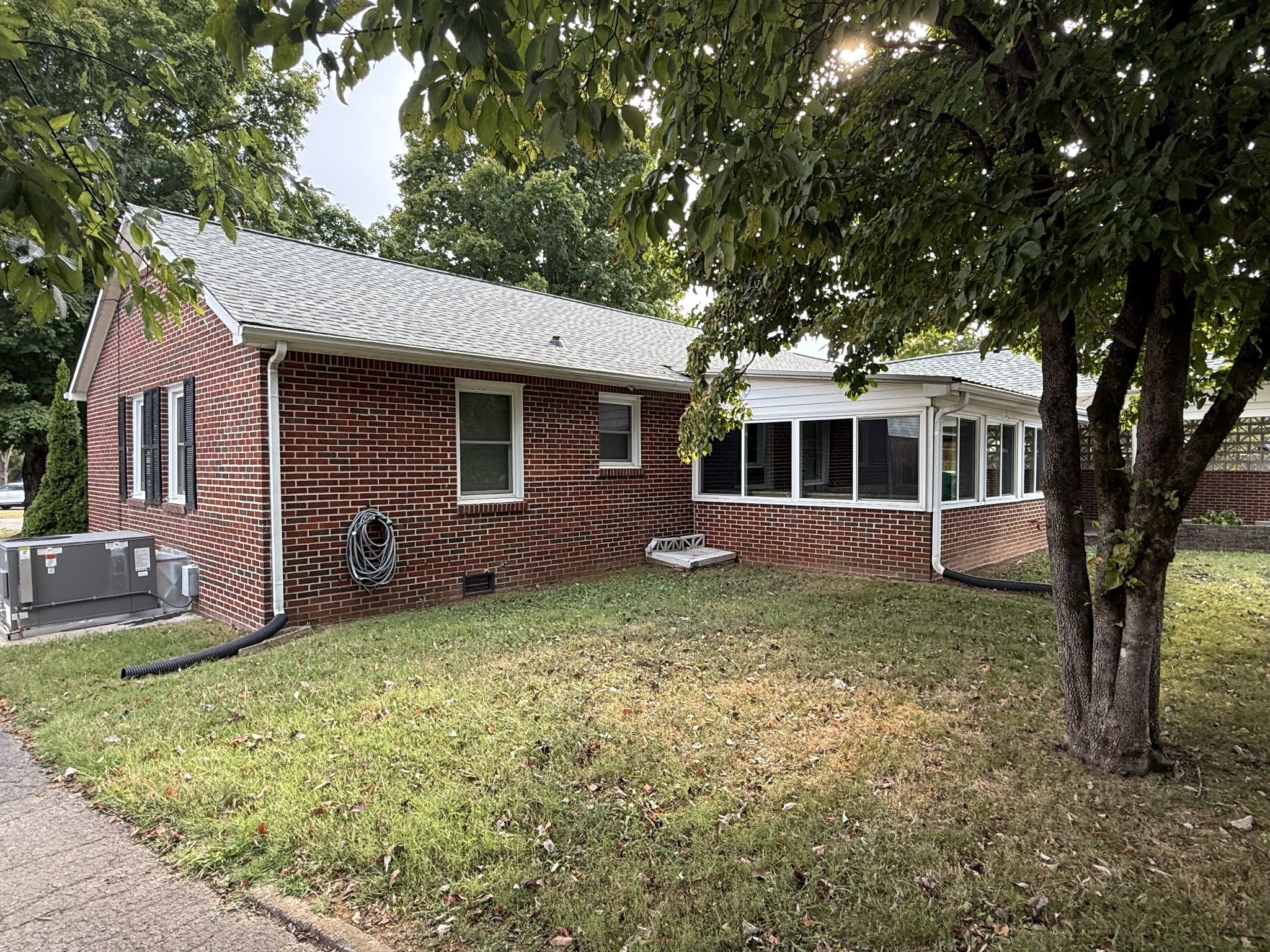 114 Hillcrest Dr