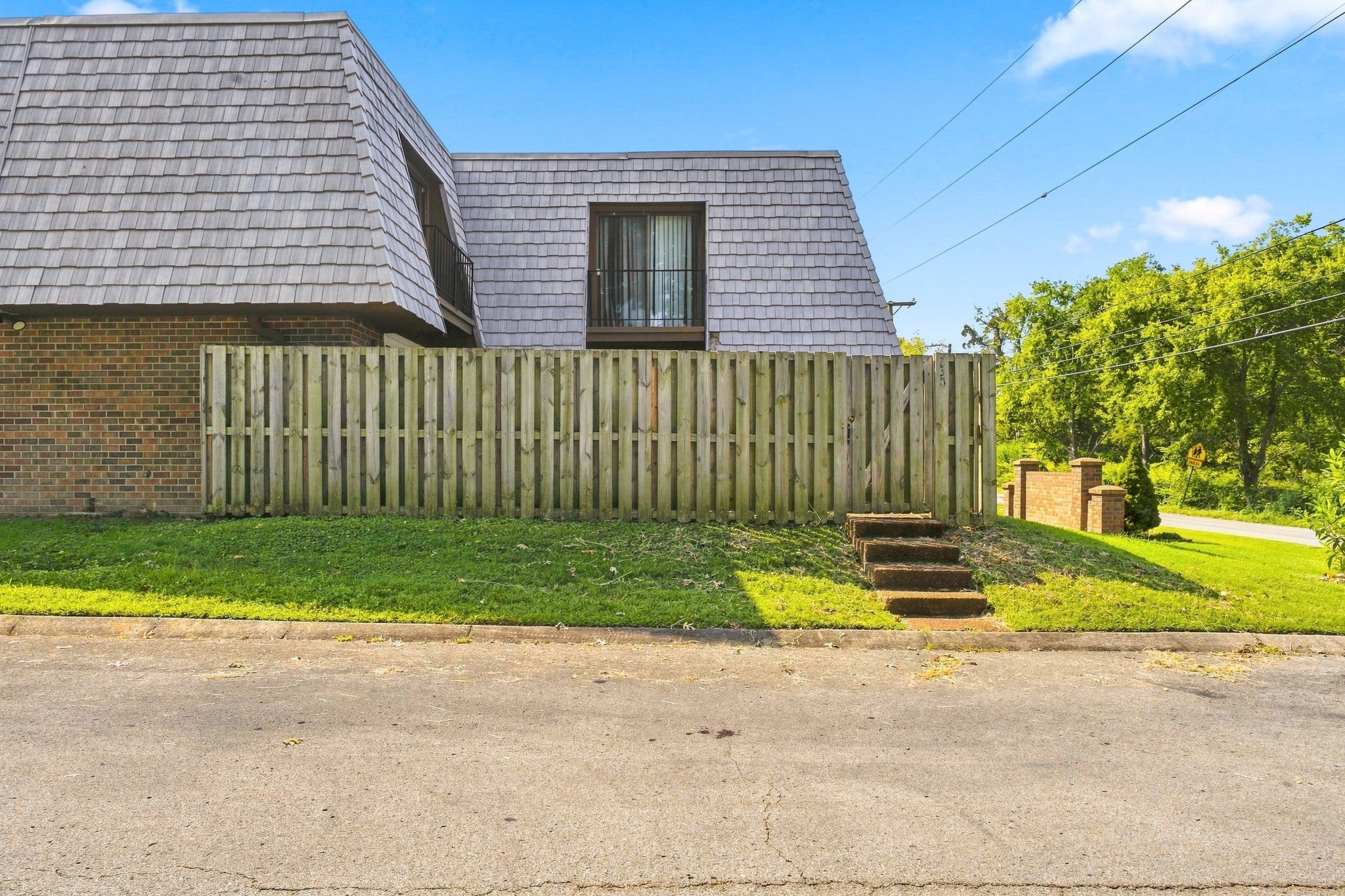 237 Cedarwood Ln