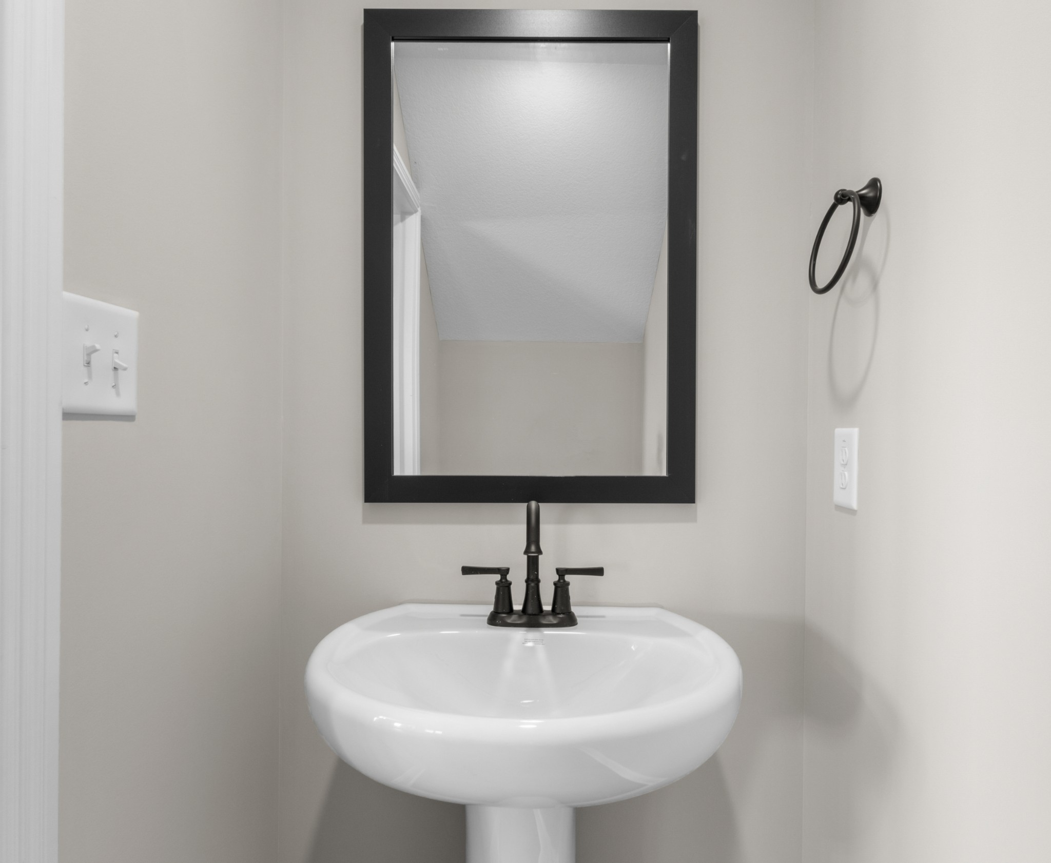 Clarksville, Tennessee 37043, United States, 3 Bedrooms Bedrooms, ,3 BathroomsBathrooms,Residential,Active,108526