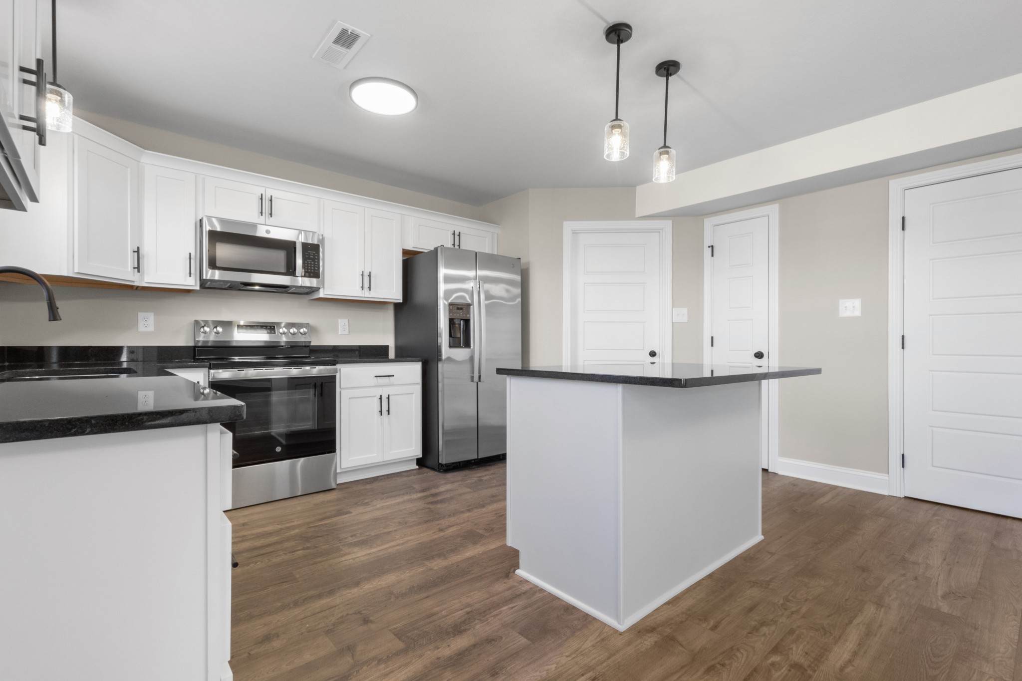 Clarksville, Tennessee 37043, United States, 3 Bedrooms Bedrooms, ,3 BathroomsBathrooms,Residential,Active,108526