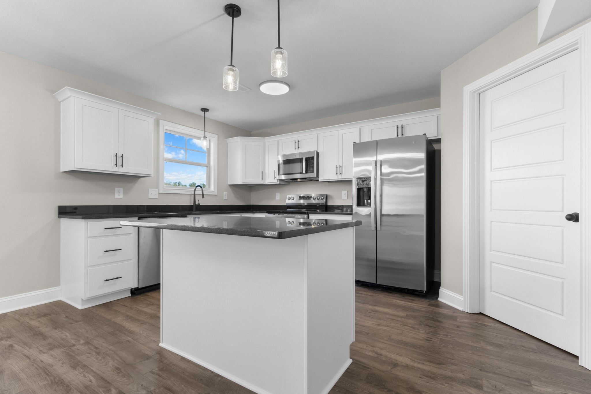 Clarksville, Tennessee 37043, United States, 3 Bedrooms Bedrooms, ,3 BathroomsBathrooms,Residential,Active,108526