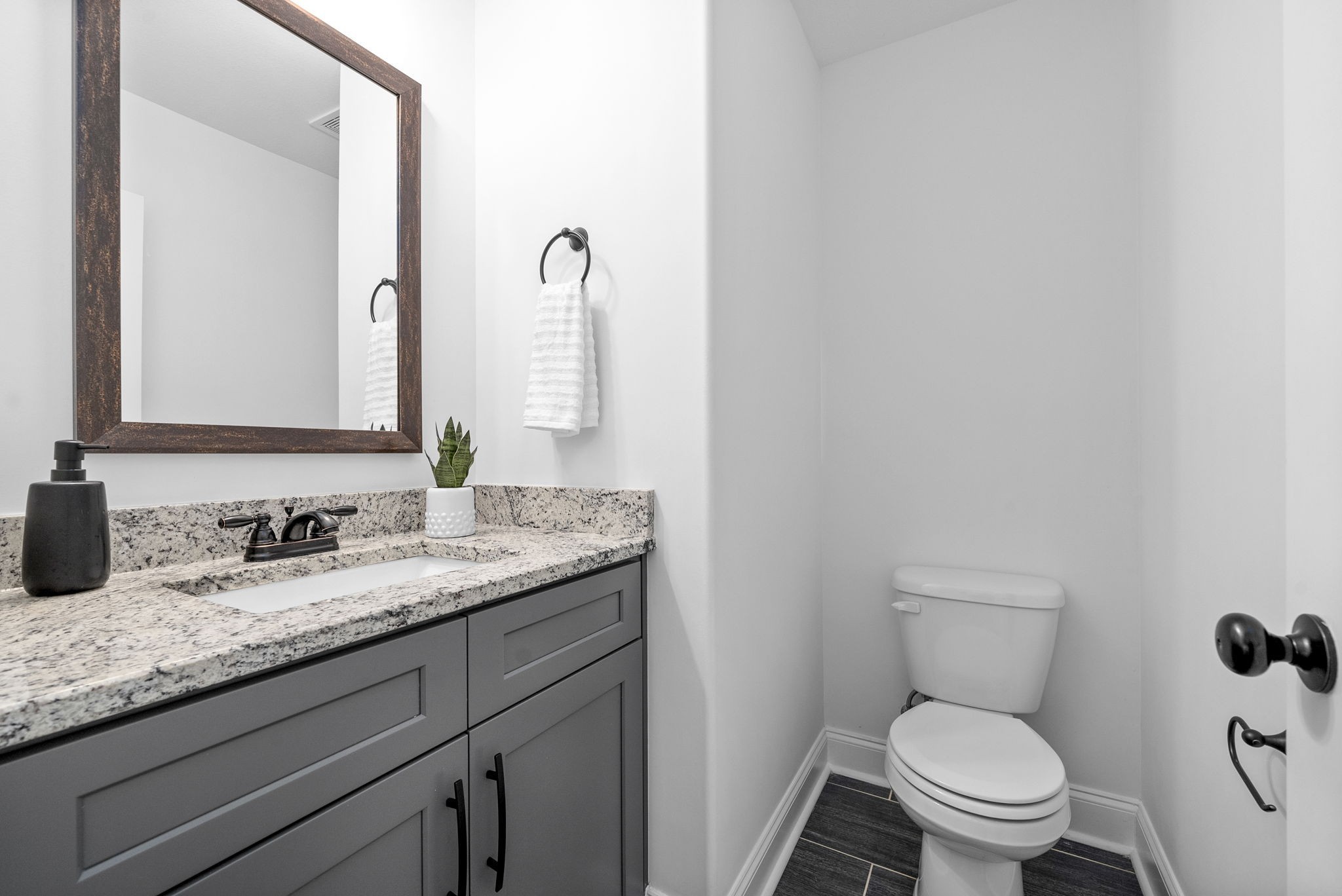 Clarksville, Tennessee 37043, United States, 4 Bedrooms Bedrooms, ,3 BathroomsBathrooms,Residential,Active,171432