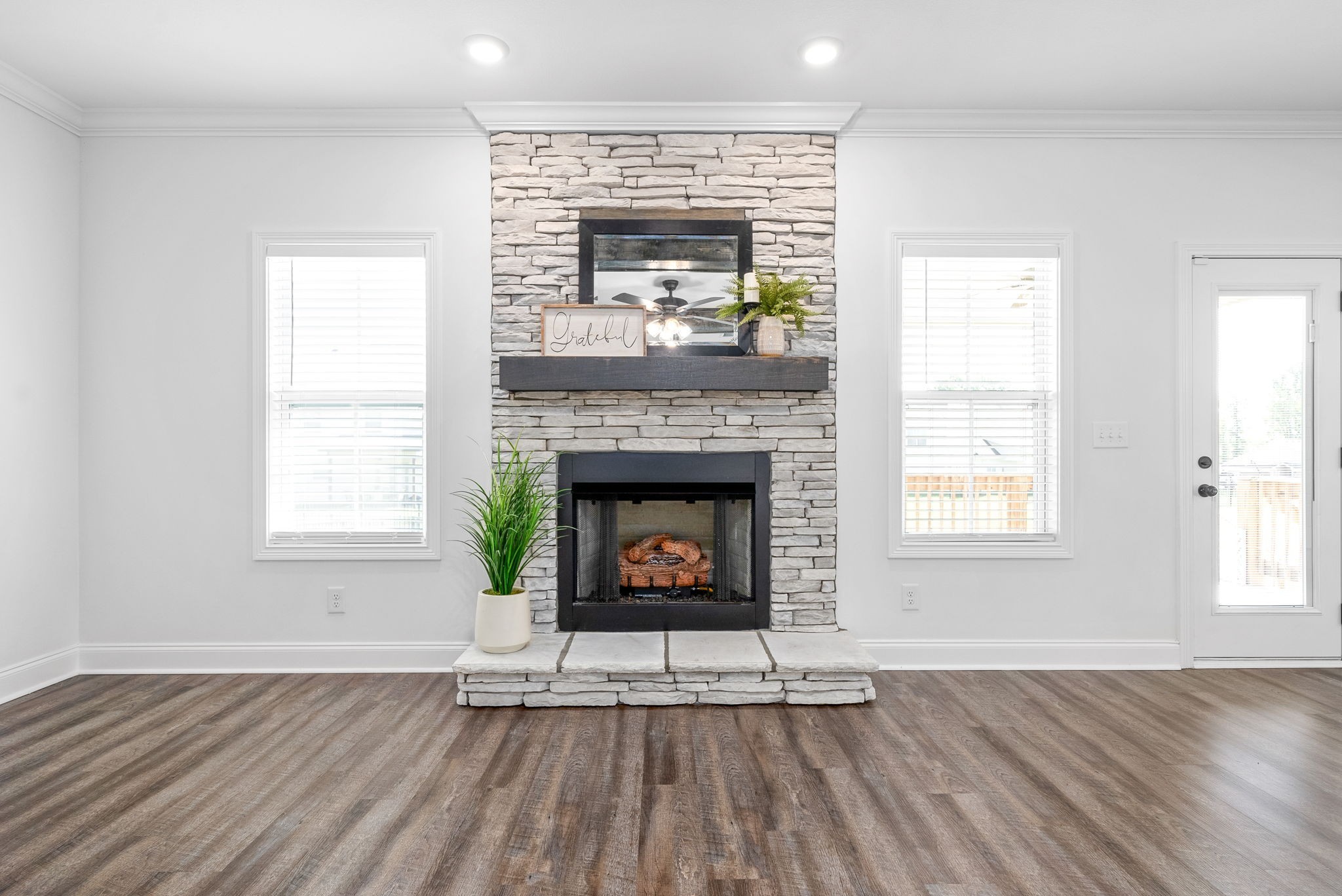 Clarksville, Tennessee 37043, United States, 4 Bedrooms Bedrooms, ,3 BathroomsBathrooms,Residential,Active,171432