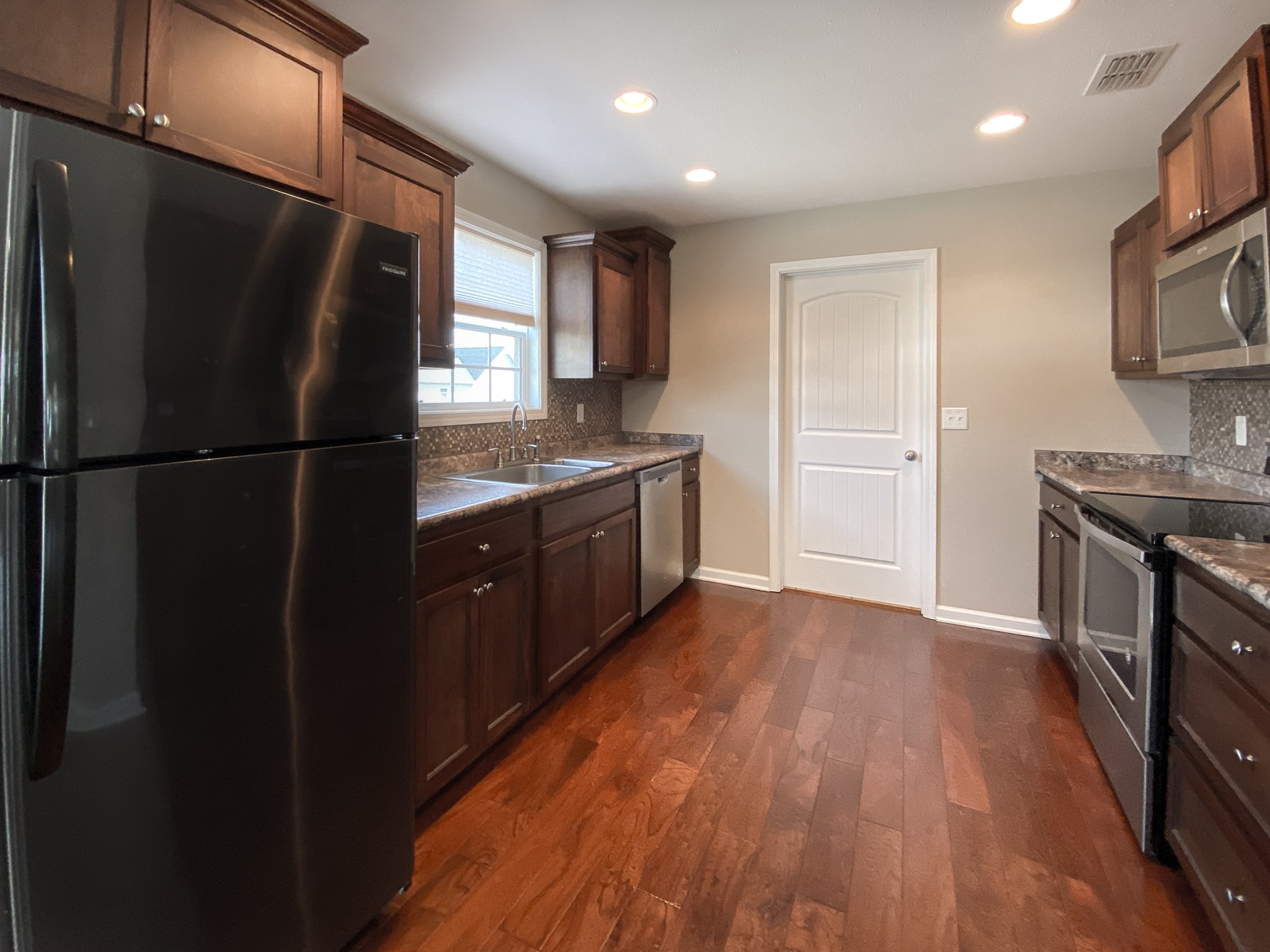 271 Williamsburg Cir