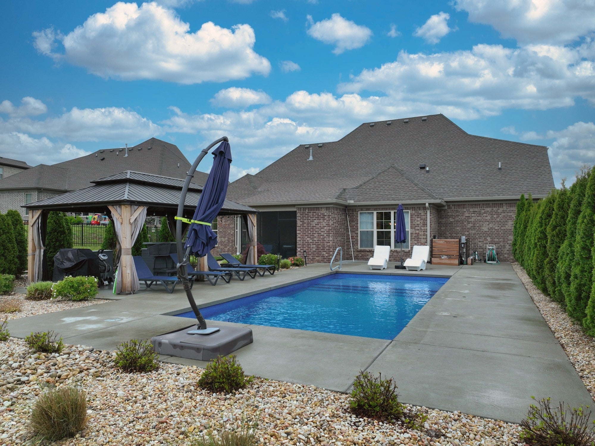963 Luxborough Dr