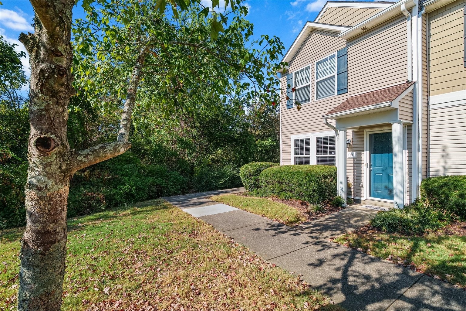 2-bed condo for sale in Antioch, TN 37013, 1011 Halifax Ln 1011 Halifax Ln, Antioch TN 37013 2-bed condo, photo 1 of 30