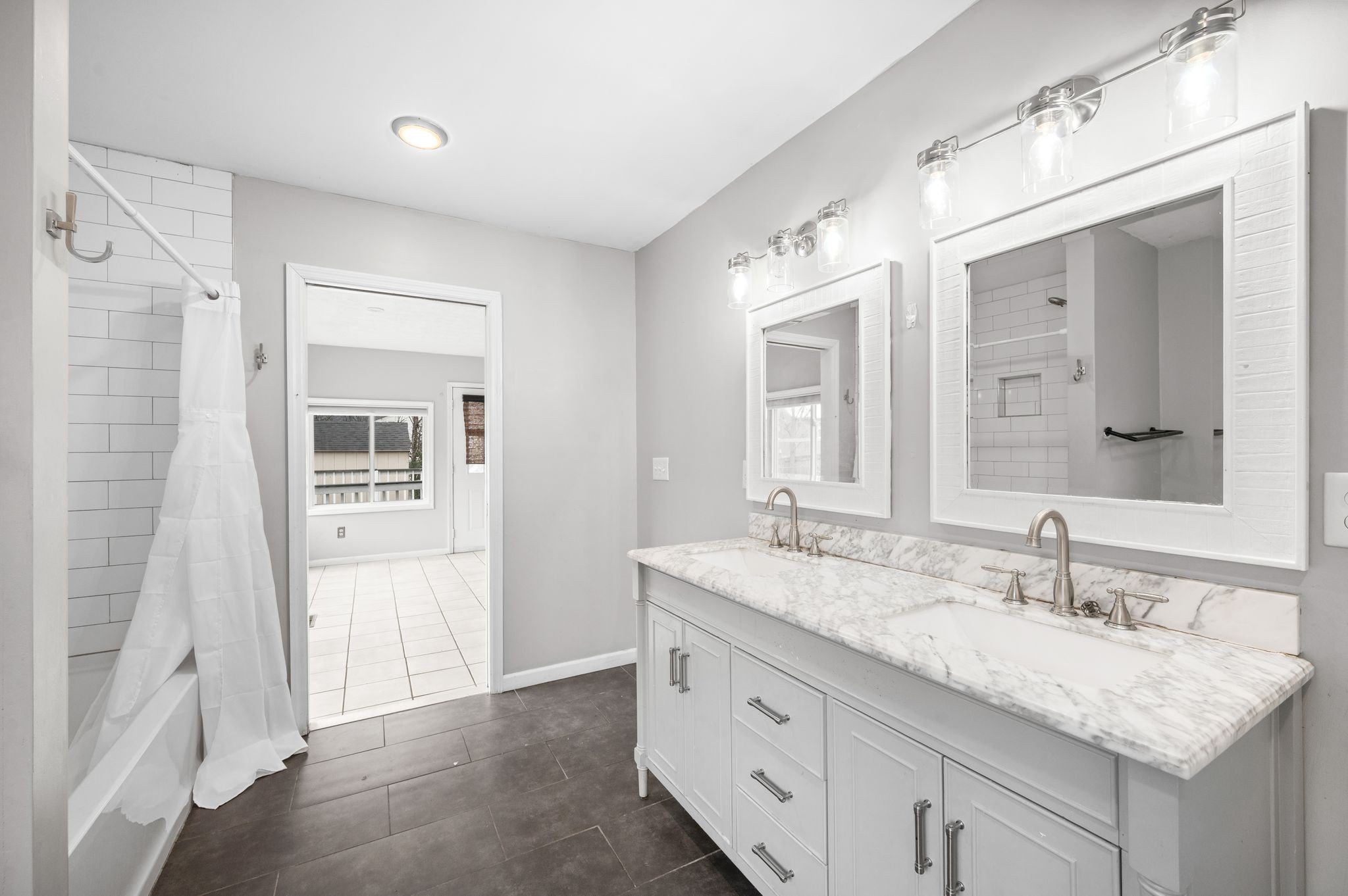 Nashville, Tennessee 37211, United States, 3 Bedrooms Bedrooms, ,2 BathroomsBathrooms,Residential,Active,256812