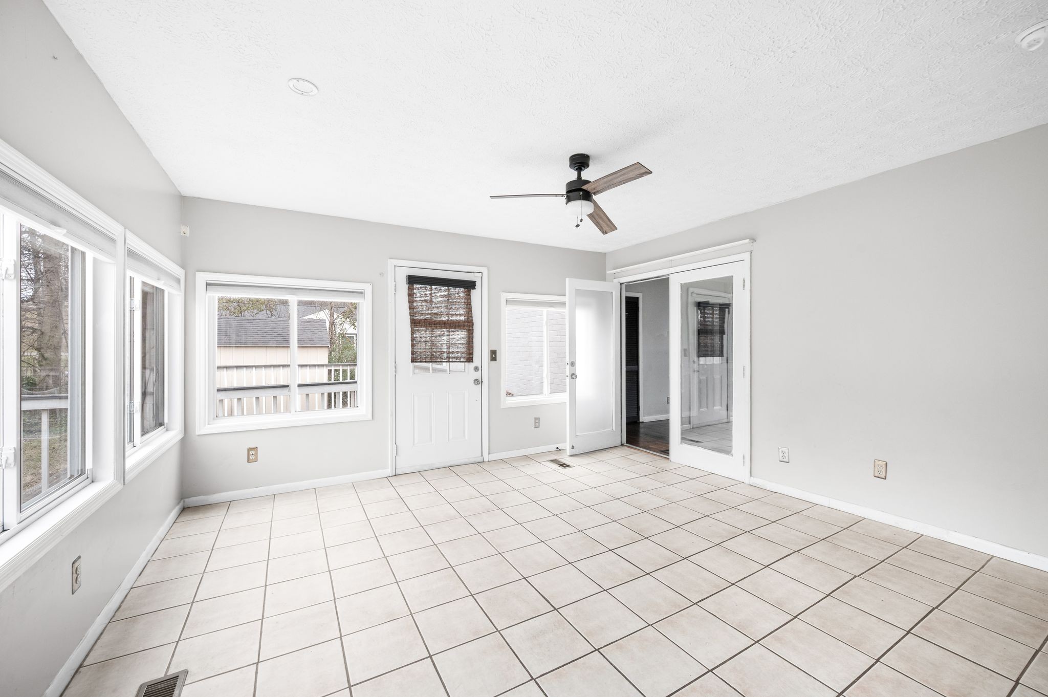 Nashville, Tennessee 37211, United States, 3 Bedrooms Bedrooms, ,2 BathroomsBathrooms,Residential,Active,256812