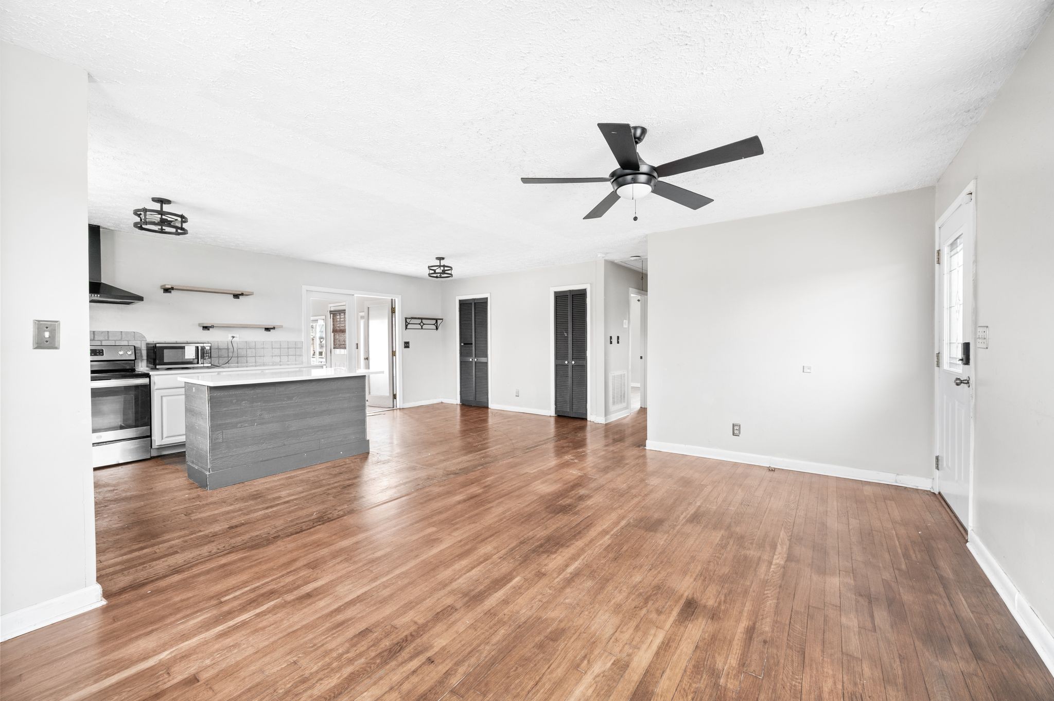 Nashville, Tennessee 37211, United States, 3 Bedrooms Bedrooms, ,2 BathroomsBathrooms,Residential,Active,256812