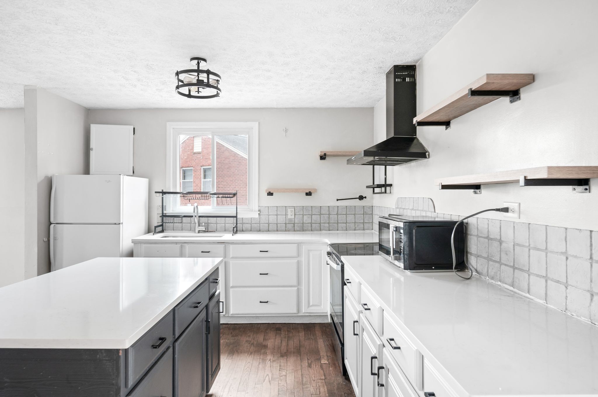 Nashville, Tennessee 37211, United States, 3 Bedrooms Bedrooms, ,2 BathroomsBathrooms,Residential,Active,256812