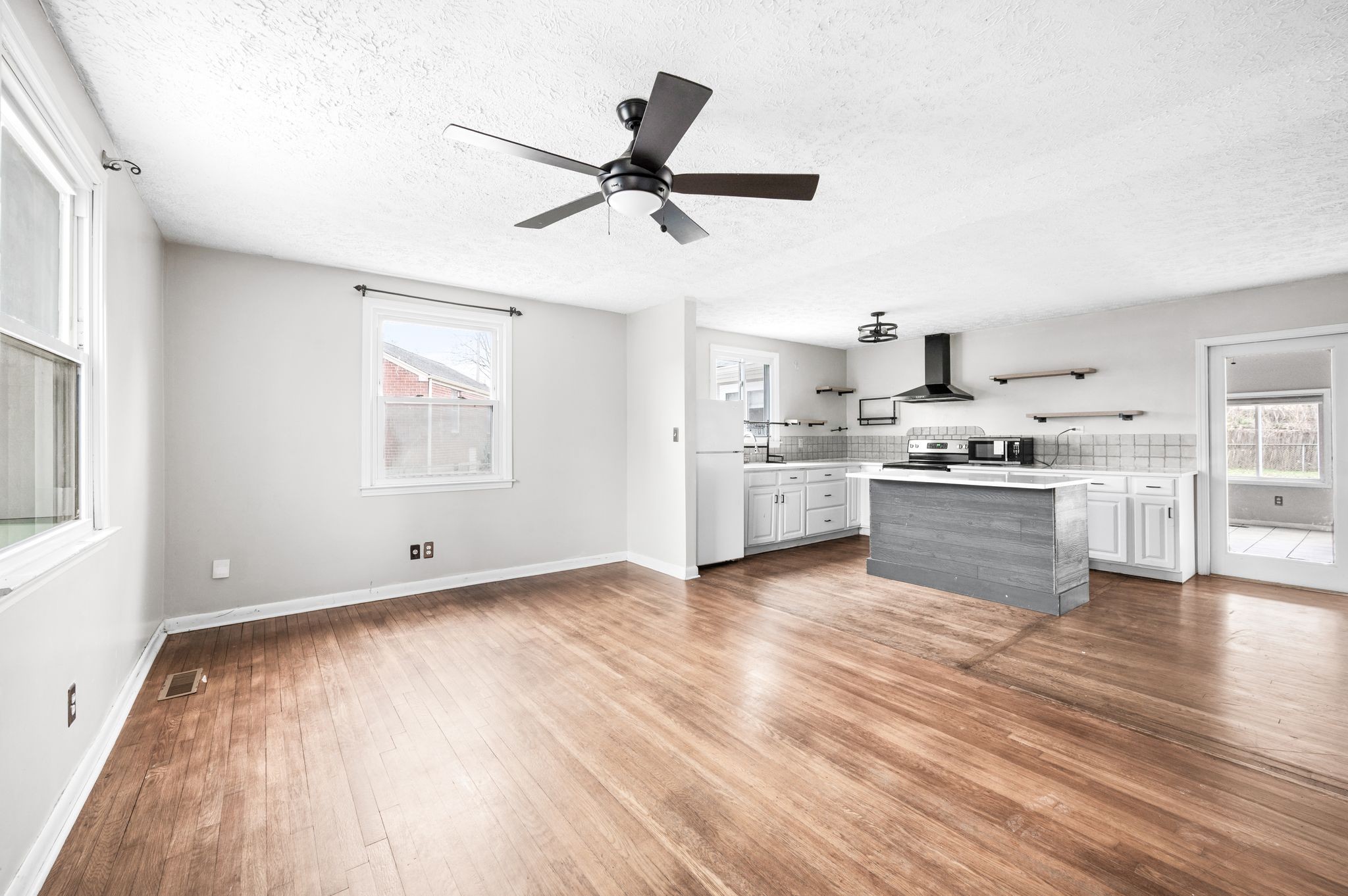 Nashville, Tennessee 37211, United States, 3 Bedrooms Bedrooms, ,2 BathroomsBathrooms,Residential,Active,256812