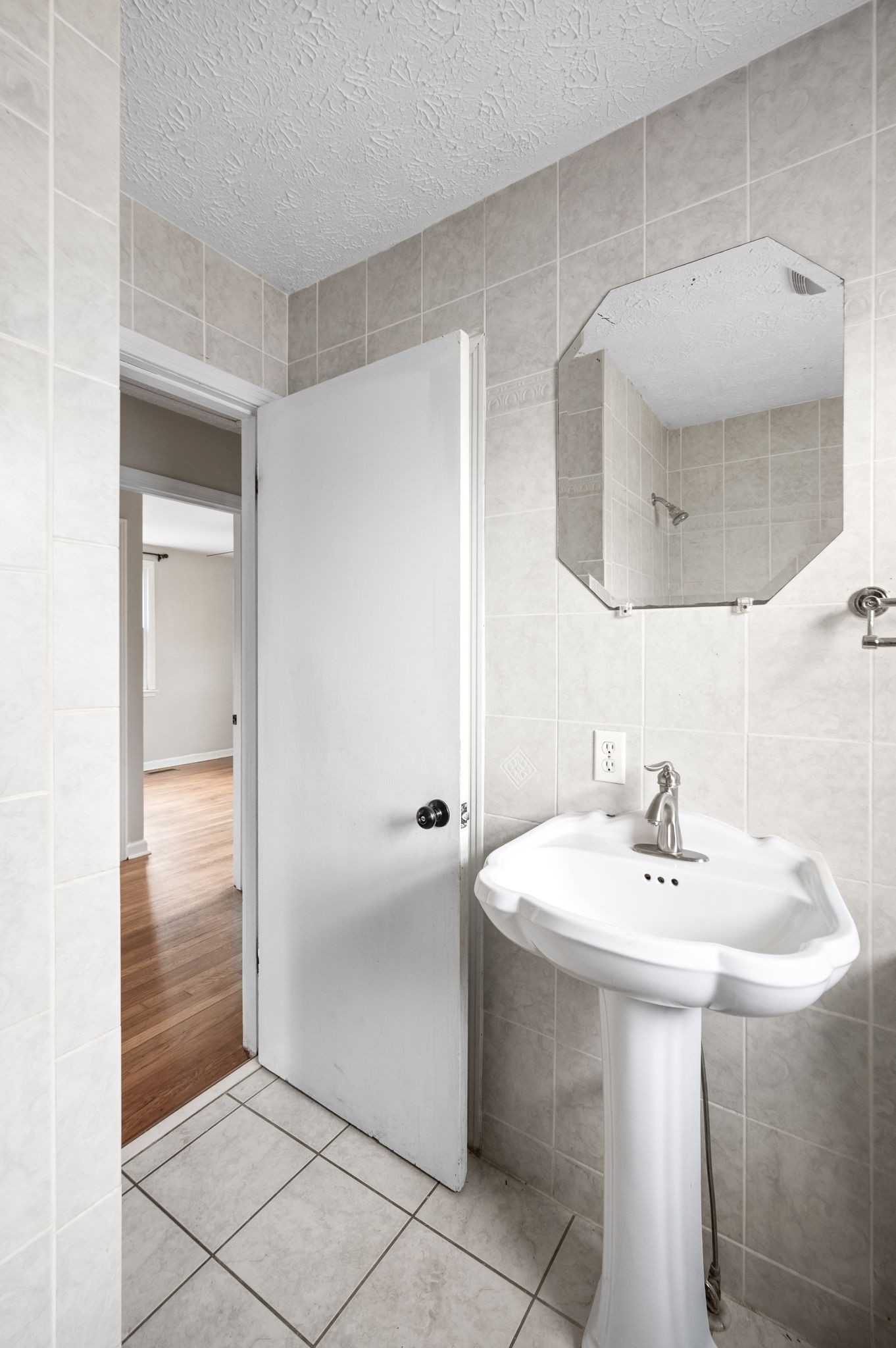 Nashville, Tennessee 37211, United States, 3 Bedrooms Bedrooms, ,2 BathroomsBathrooms,Residential,Active,256812