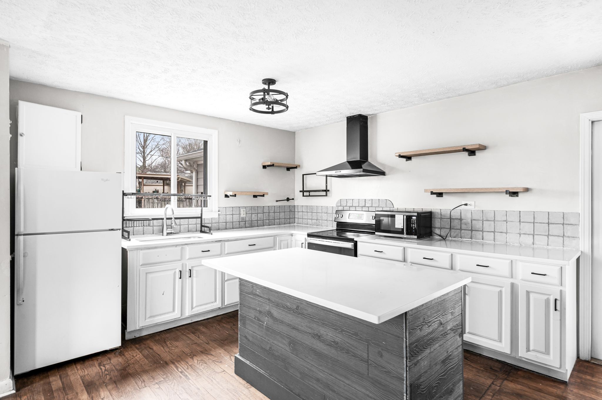 Nashville, Tennessee 37211, United States, 3 Bedrooms Bedrooms, ,2 BathroomsBathrooms,Residential,Active,256812