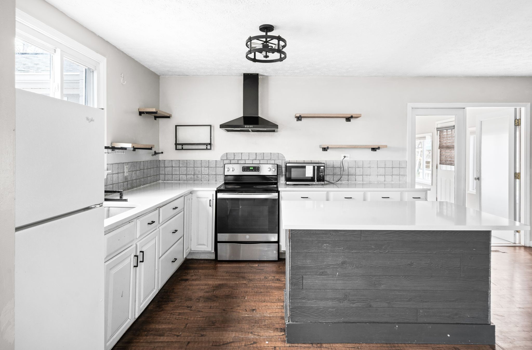 Nashville, Tennessee 37211, United States, 3 Bedrooms Bedrooms, ,2 BathroomsBathrooms,Residential,Active,256812