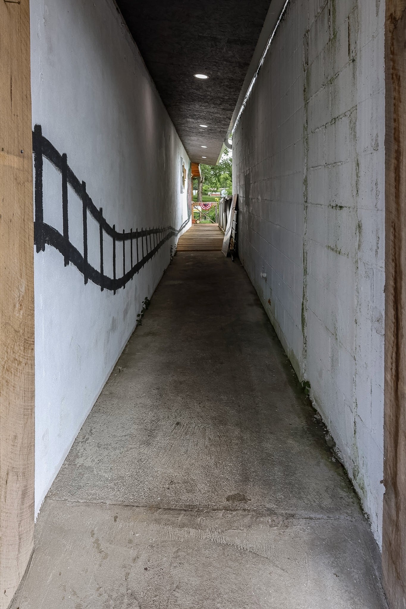 327 Railroad Ave