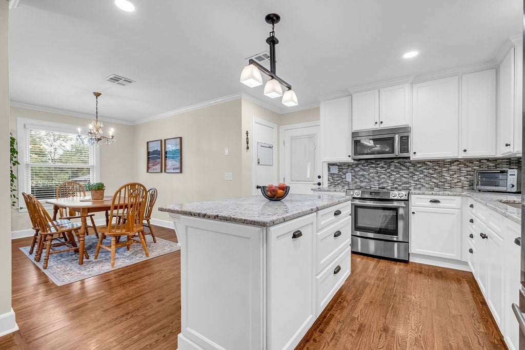 2518 Meadowood Dr