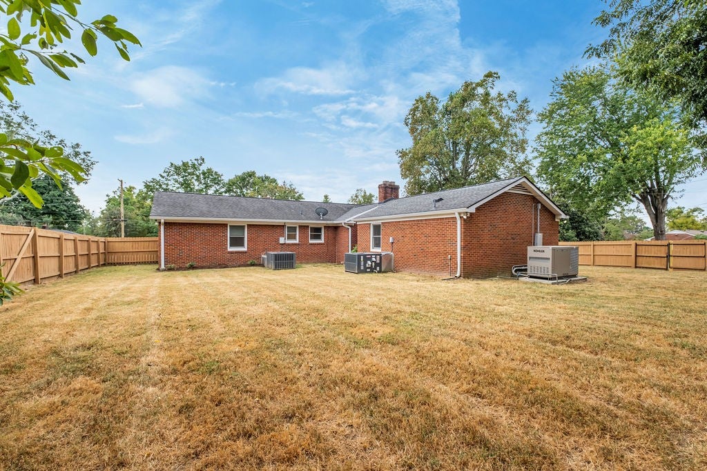 2518 Meadowood Dr