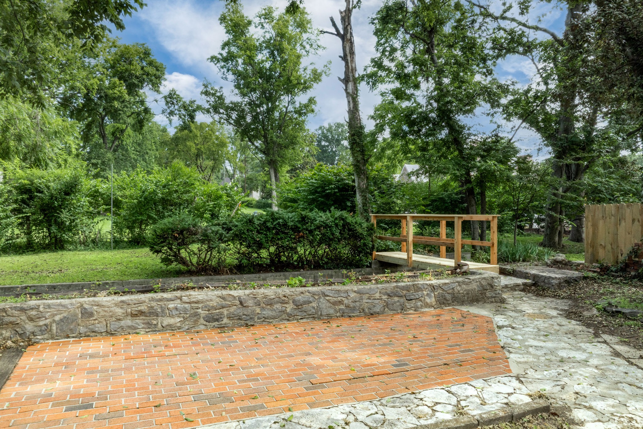 1402 Grandview Drive