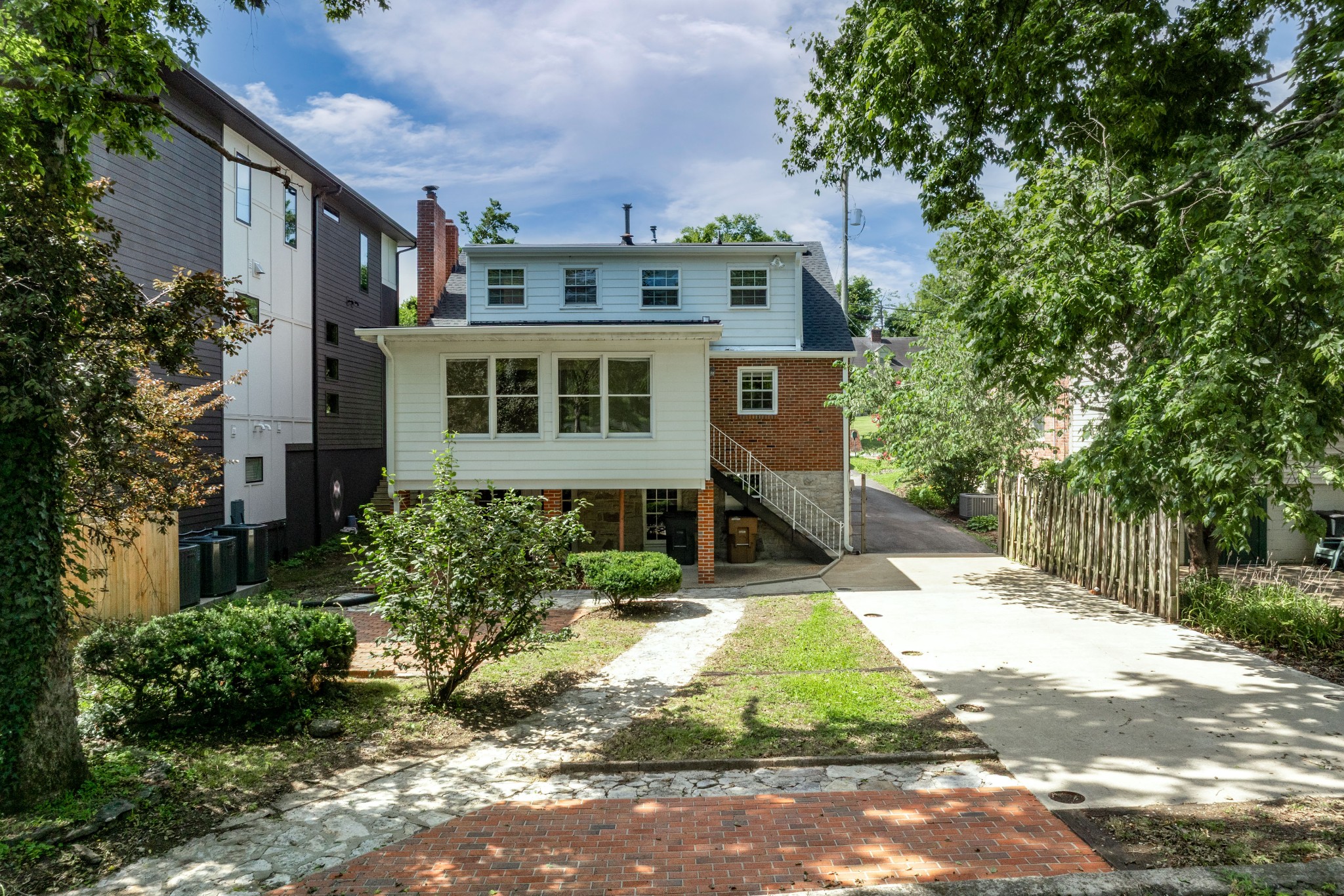 1402 Grandview Drive