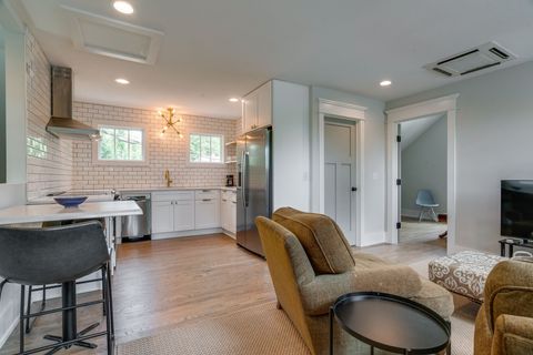 Photo of 2811 Oakland Ave #B, Nashville, TN 37212 (MLS # 3179398)