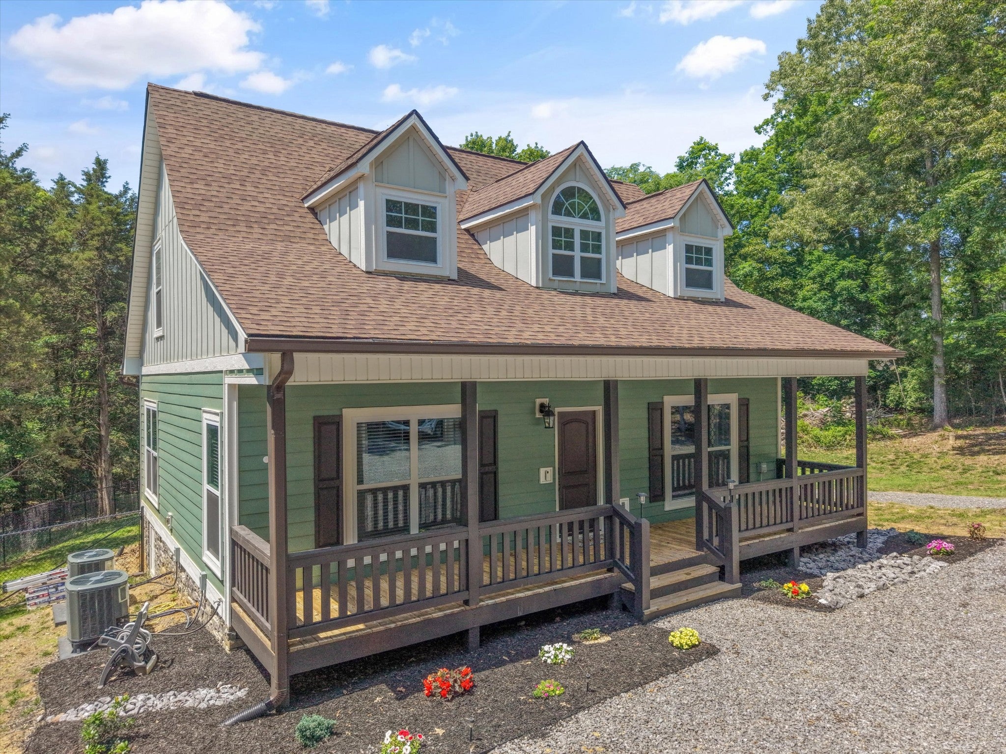 1925 Harbor Ln