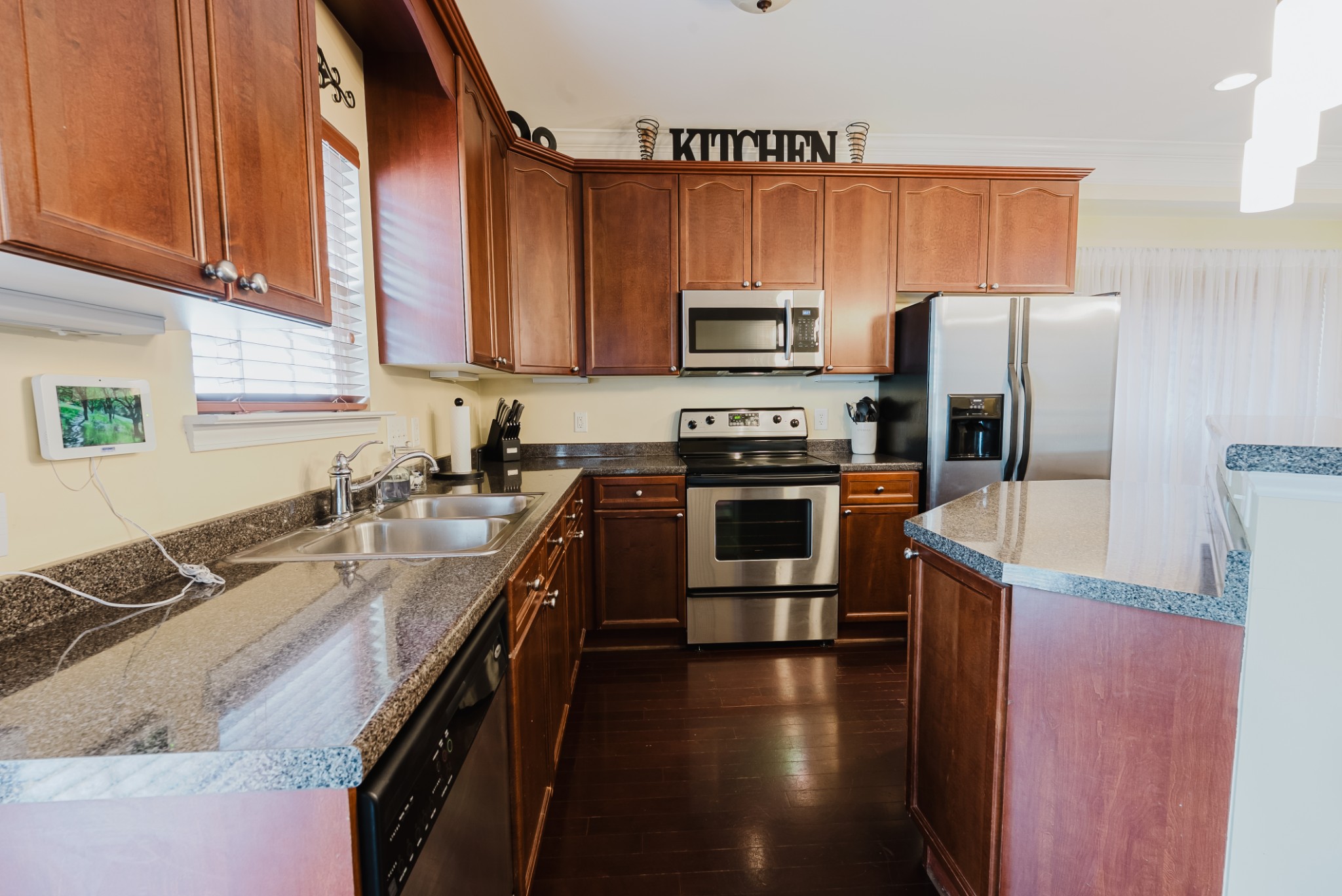 7033 Sunnywood Dr