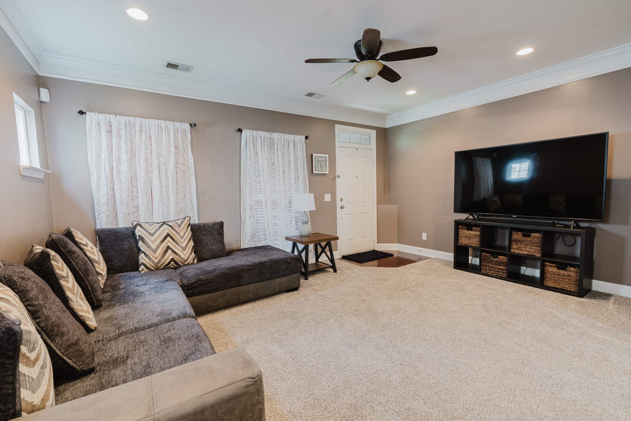 7033 Sunnywood Dr