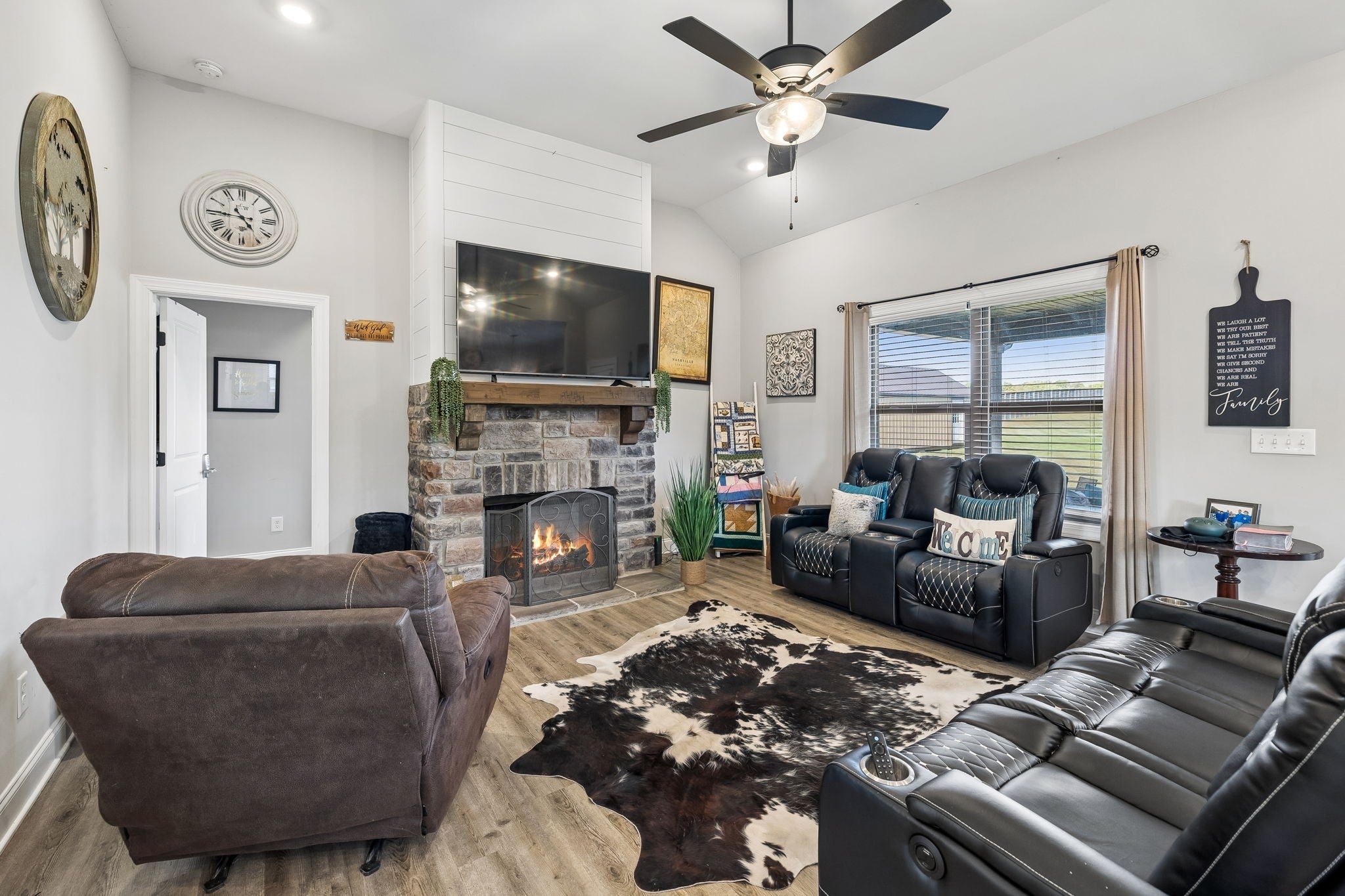 2743 W County Farm Rd