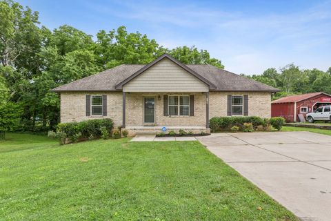 1162 W College St Greenbrier TN 37073