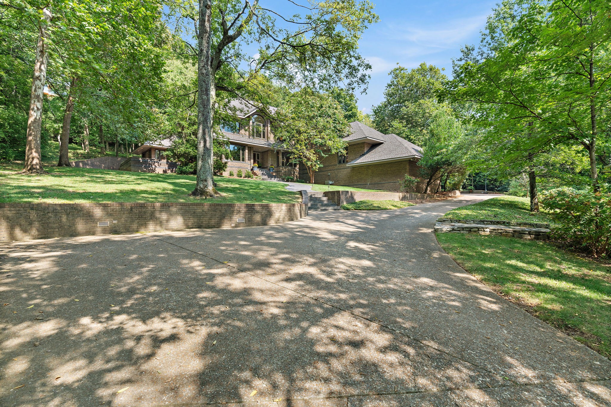 5543 Stanford Dr